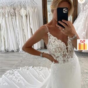 Elegant White Lace Wedding Dress